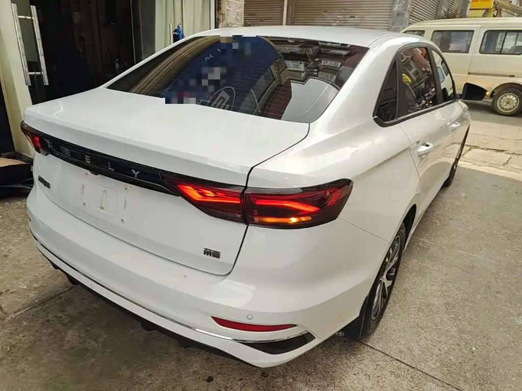 Geely Emgrand 2024
