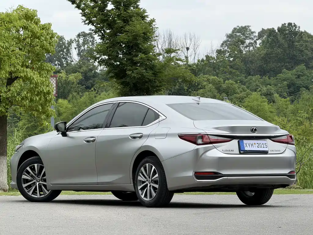 Lexus ES 2021 — фото 17