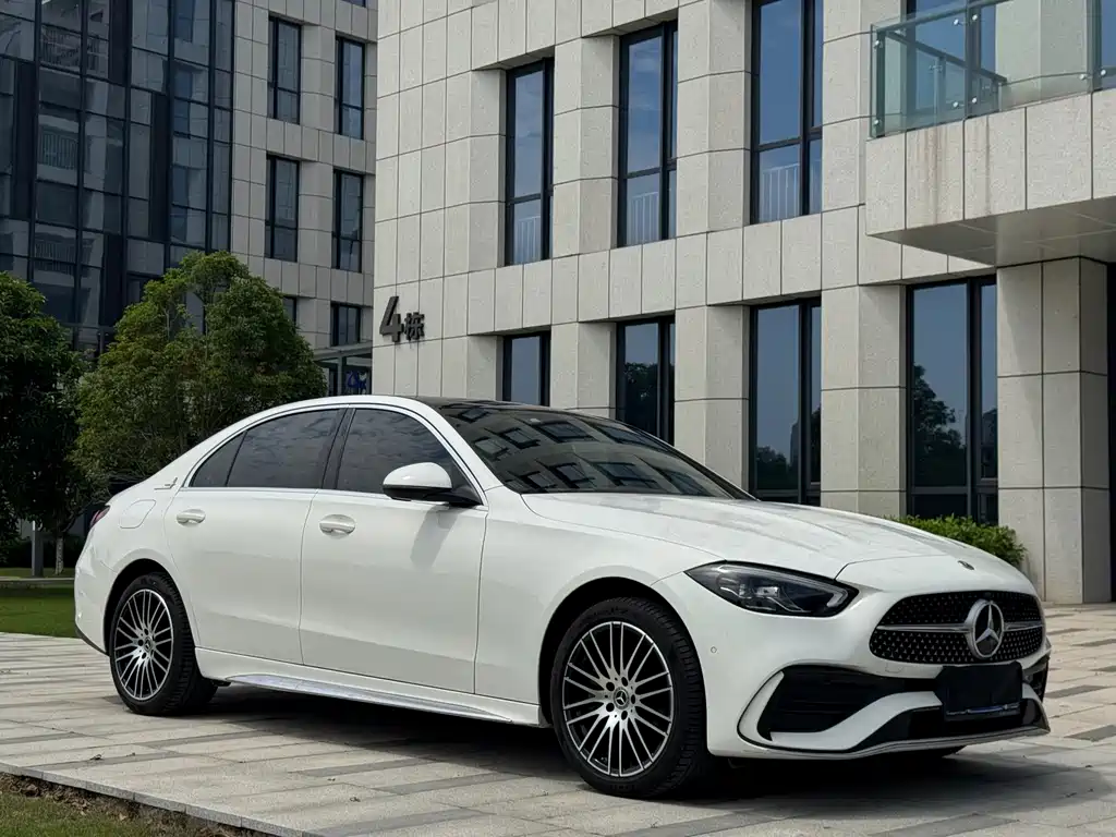 Mercedes-Benz C-Class 2023 — фото 3