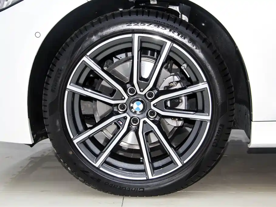 BMW 3 Series 2025 — фото 11