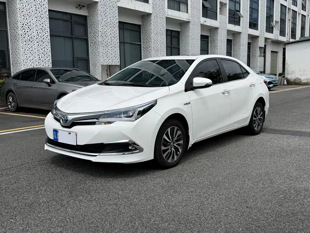 Toyota Corolla 2018 — фото 1