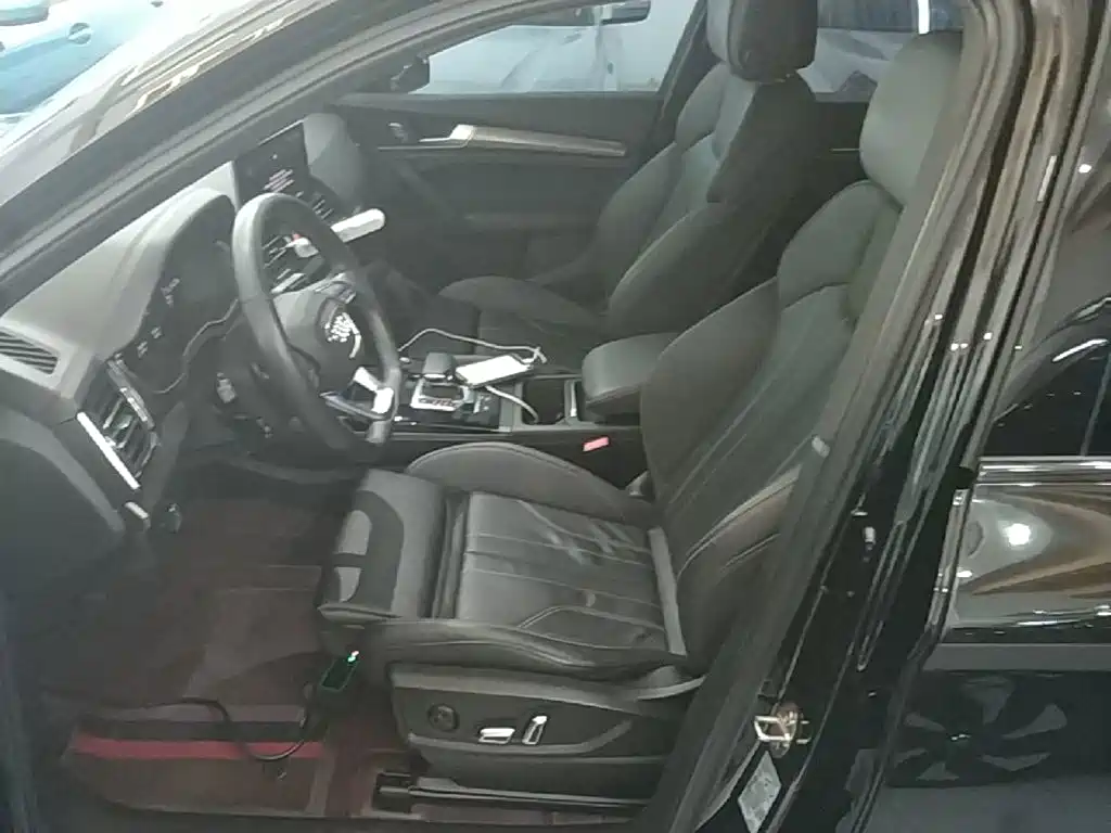 Audi Q5L 2023 — фото 15