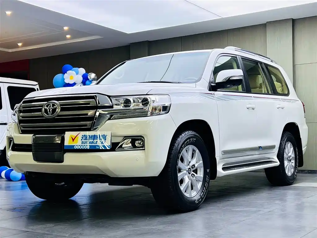Toyota Land Cruiser 2017 — фото 1