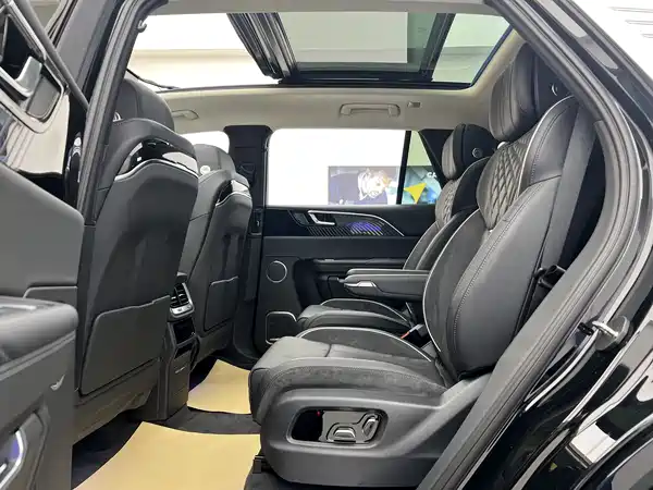 Hongqi E-HS9 2023