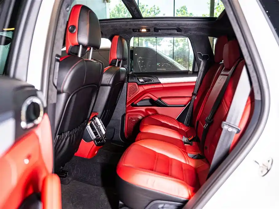 Porsche Cayenne 2016 — фото 11