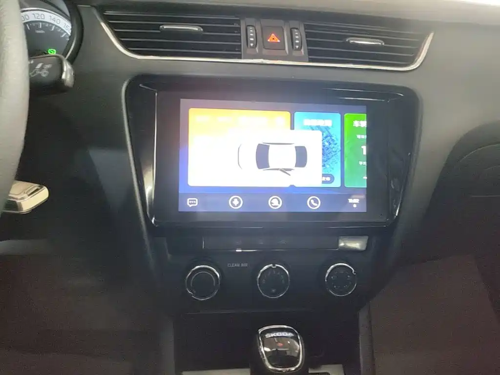 Skoda Octavia 2020 — фото 13