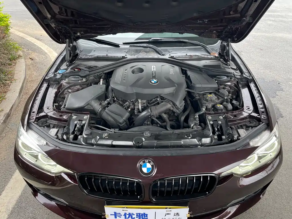 BMW 3 Series 2018 — фото 25