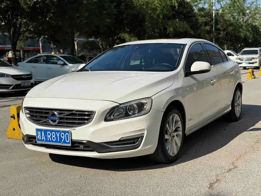 Volvo S60 2016 — фото 1