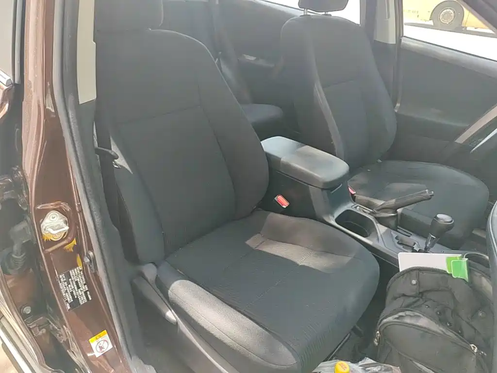 Toyota RAV4 2015 — фото 25