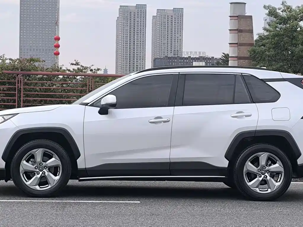 Toyota RAV4 2021 — фото 7