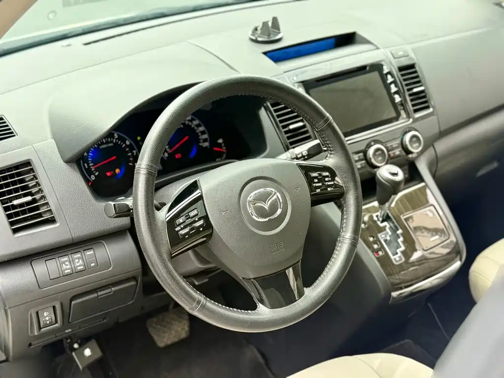 Mazda 8 2016 — фото 11