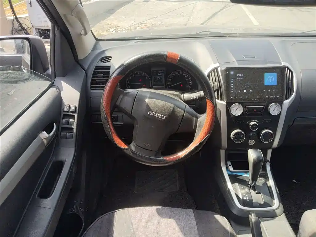 Isuzu D-MAX 2015 — фото 3