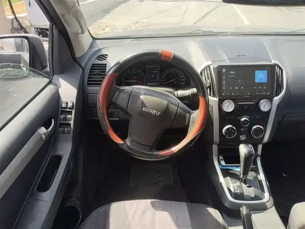 Isuzu D-MAX 2015