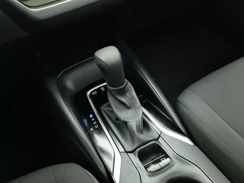 Toyota Corolla 2023 — фото 13