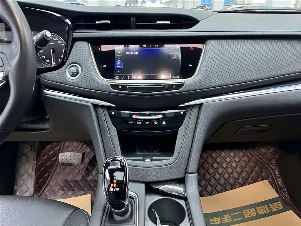 Cadillac XT6 2022 — фото 19