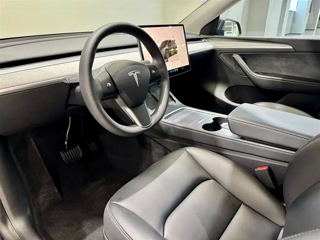 Tesla Model Y 2024 — фото 23