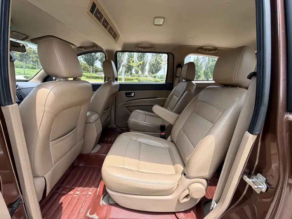 Wuling Hongguang 2015