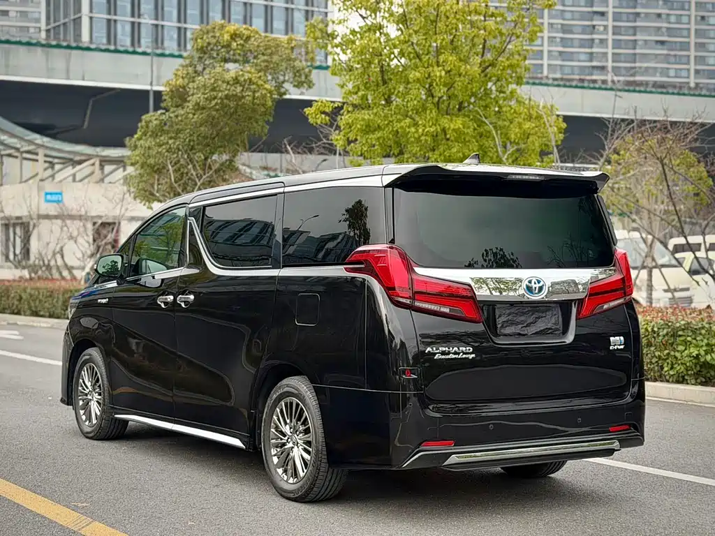 Toyota Alphard 2022 — фото 6