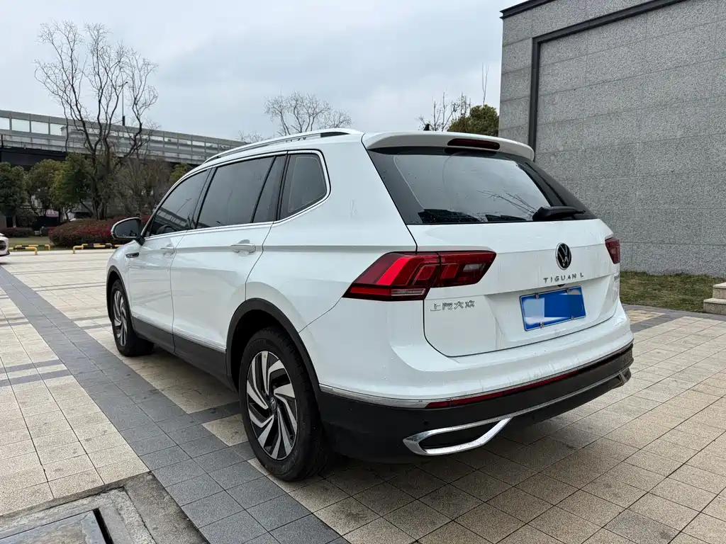 Volkswagen Tiguan L 2023 — фото 14
