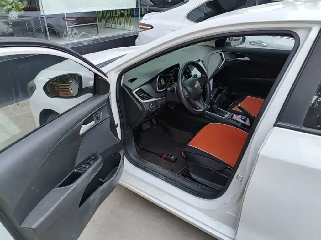 Chevrolet Cavalier 2018 — фото 16