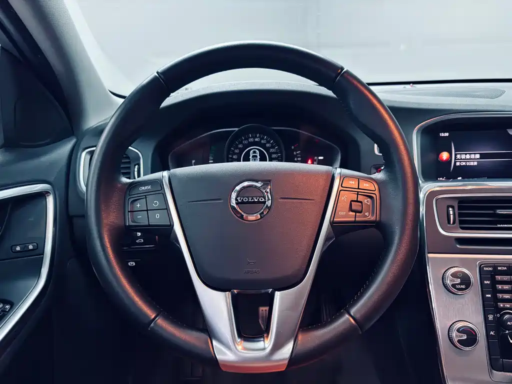 Volvo S60 2020 — фото 12