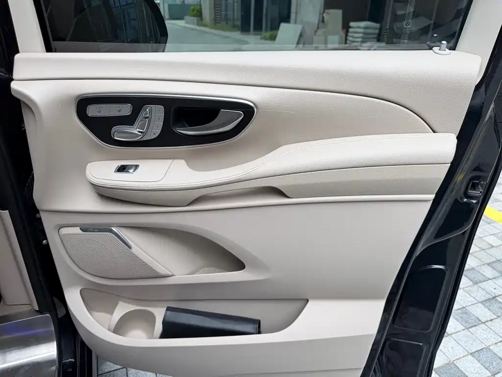 Mercedes-Benz V-Class 2020 — фото 14