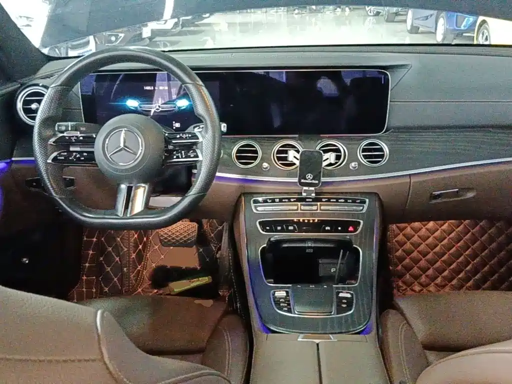 Mercedes-Benz E-Class 2022 — фото 10