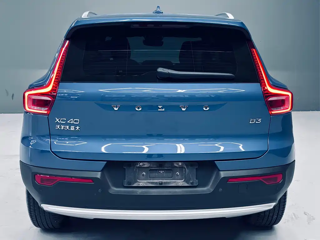 Volvo XC40 2023 — фото 4