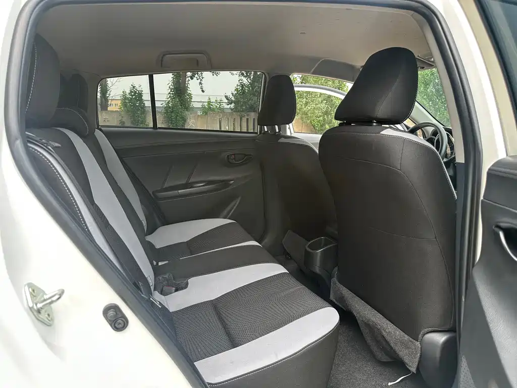 Toyota Yaris L 2022 — фото 14