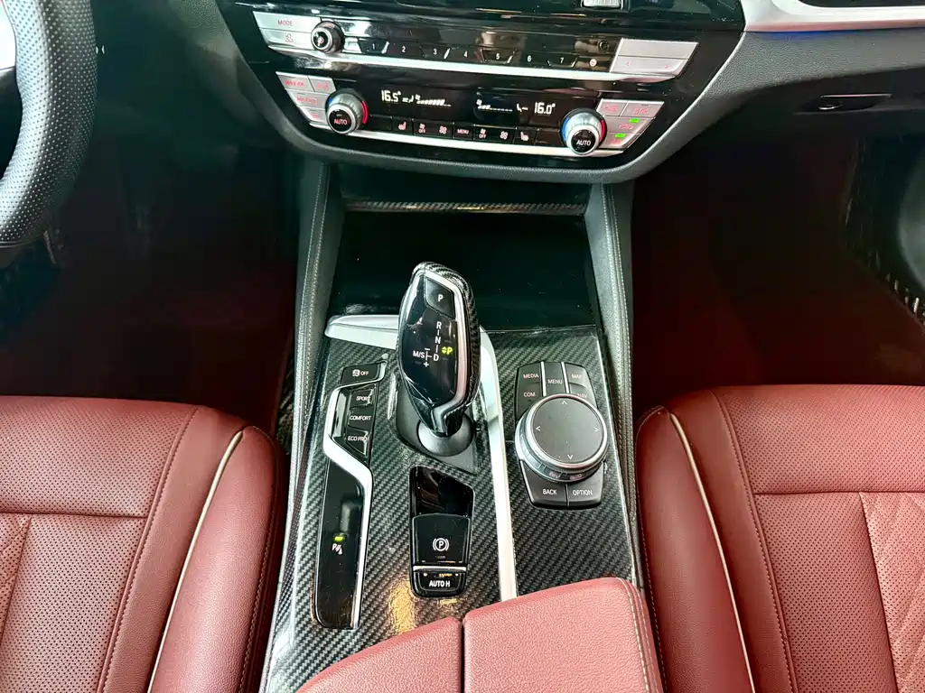 BMW 5 Series 2021 — фото 14