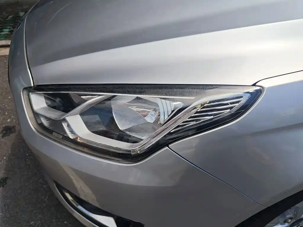 Ford Escort 2015 — фото 17
