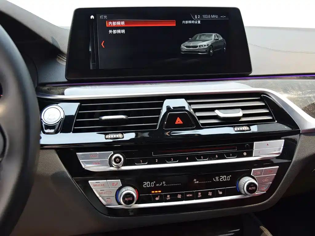 BMW 5 Series 2018 — фото 12