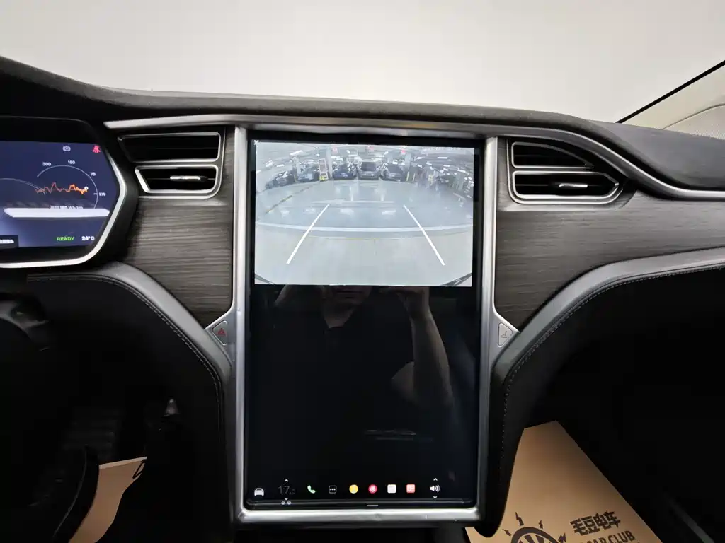 Tesla Model X 2016 — фото 36