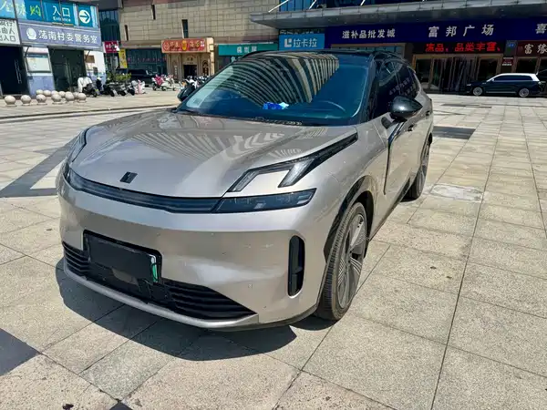Lynk & Co 08 EM-P 2023