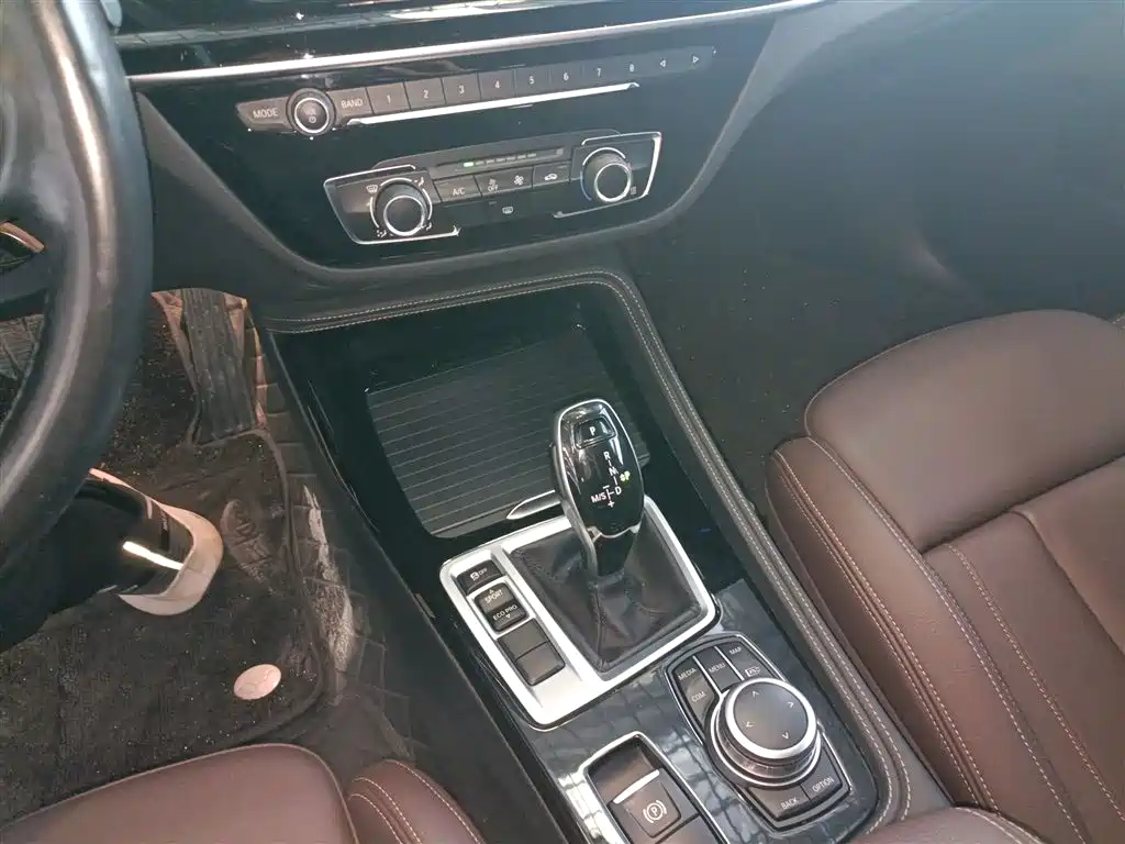 BMW 1 Series 2022 — фото 10