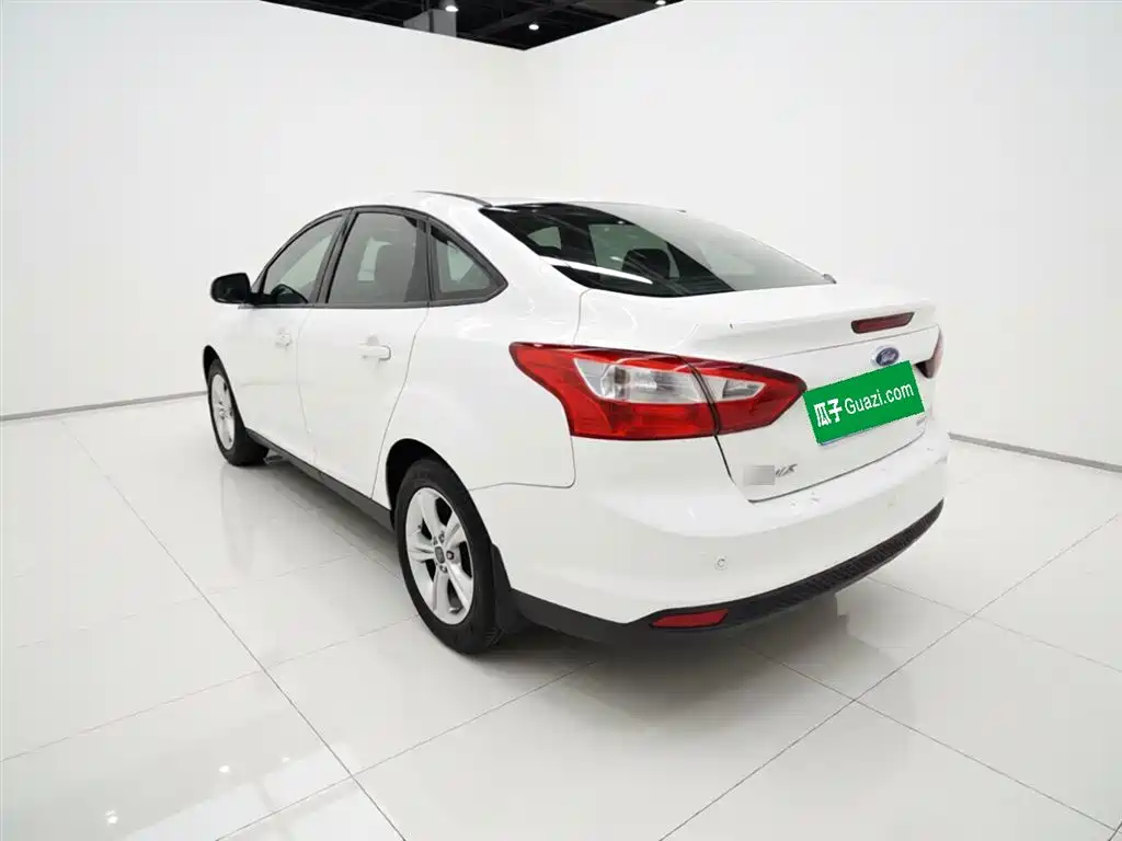 Ford Focus 2015 — фото 23