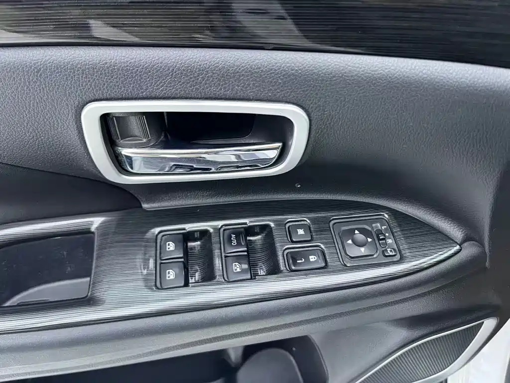 Mitsubishi Outlander 2017 — фото 14
