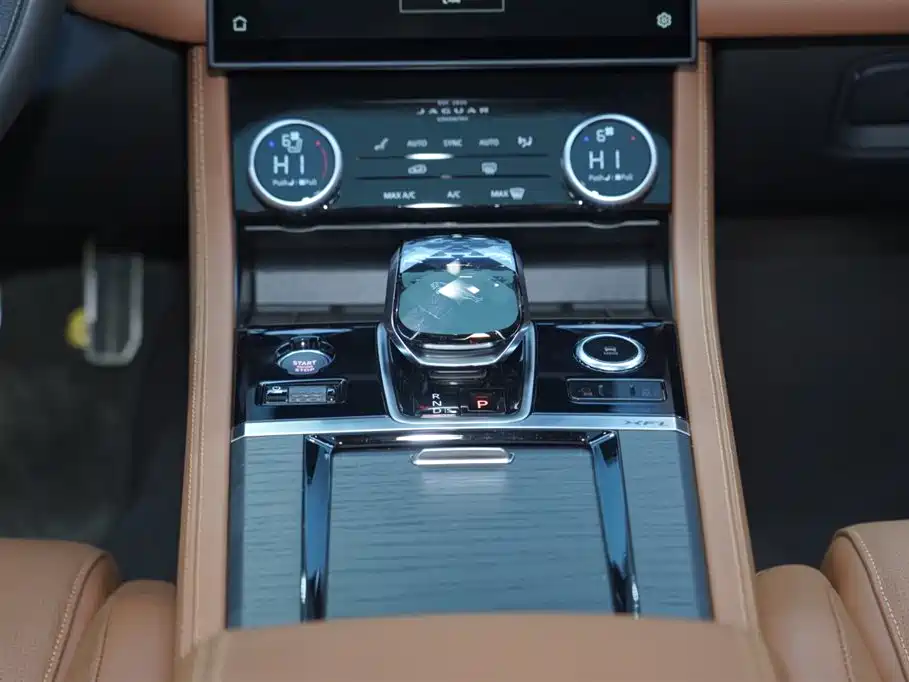 Jaguar XFL 2025 — фото 13