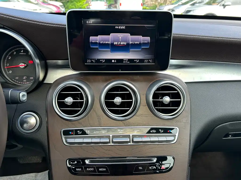 Mercedes-Benz GLC 2017 — фото 15