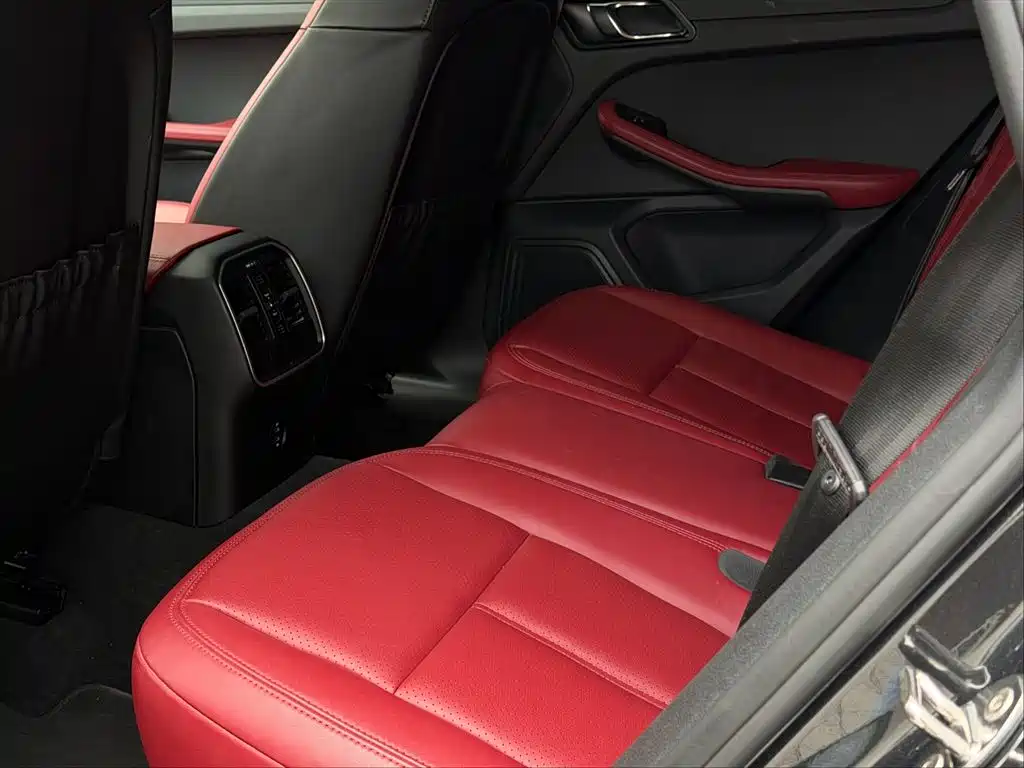 Porsche Macan 2025 — фото 11
