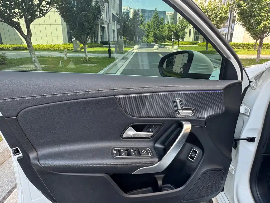 Mercedes-Benz A-Class 2019 — фото 21