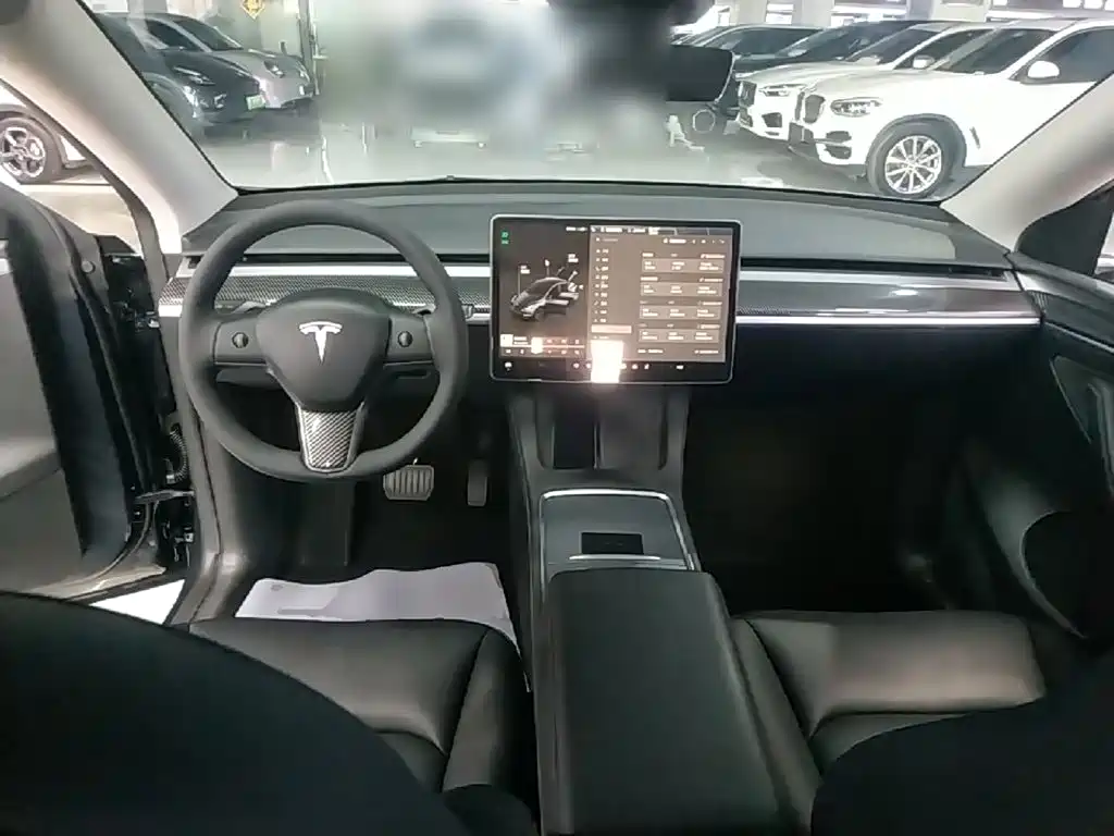 Tesla Model Y 2024 — фото 10