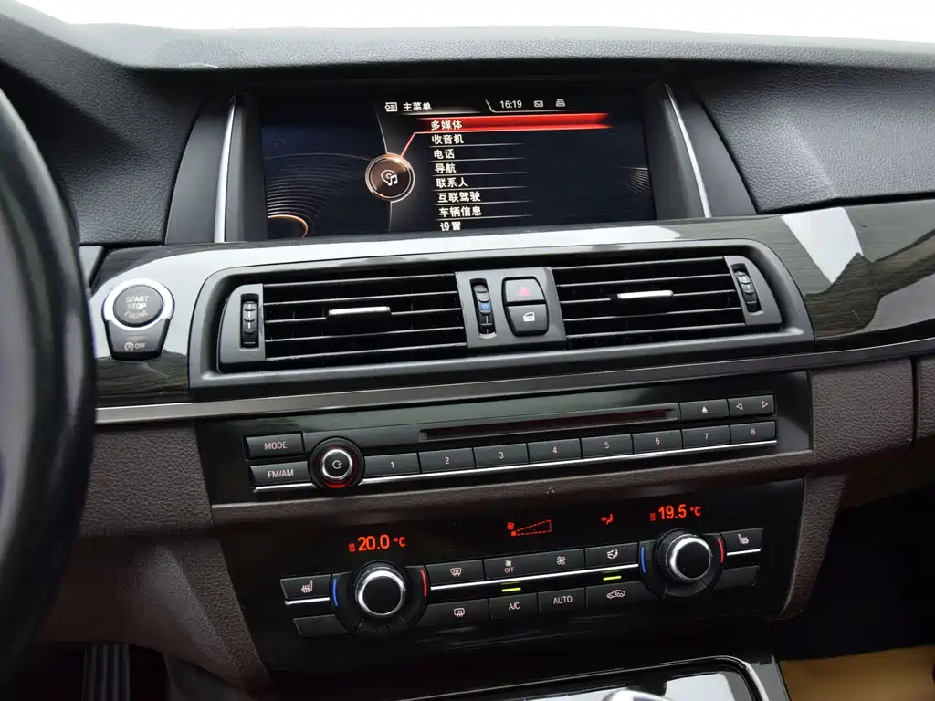 BMW 5 Series 2016 — фото 12
