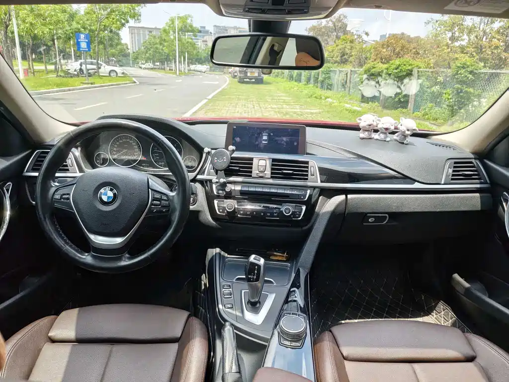 BMW 3 Series 2019 — фото 11