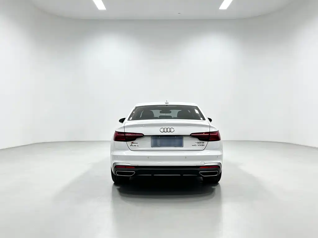 Audi A4L 2023 — фото 4