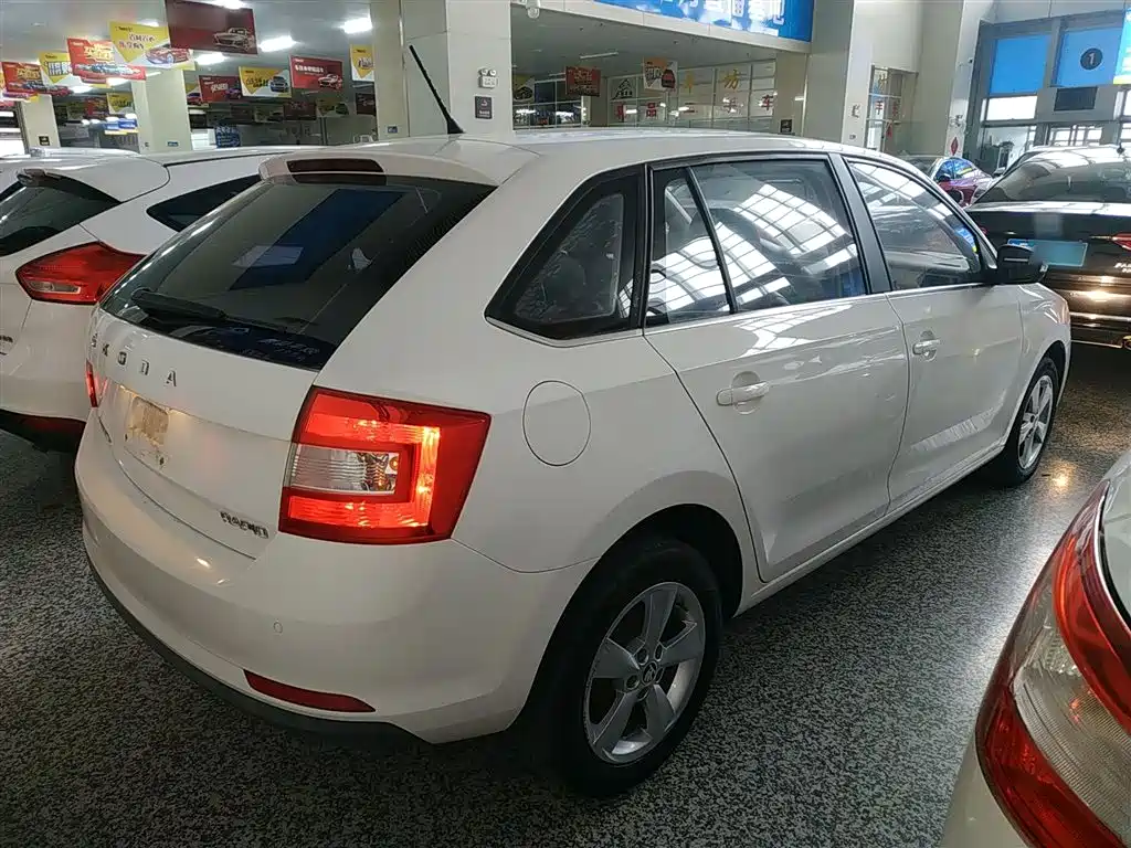 Skoda Rapid Spaceback 2019 — фото 5