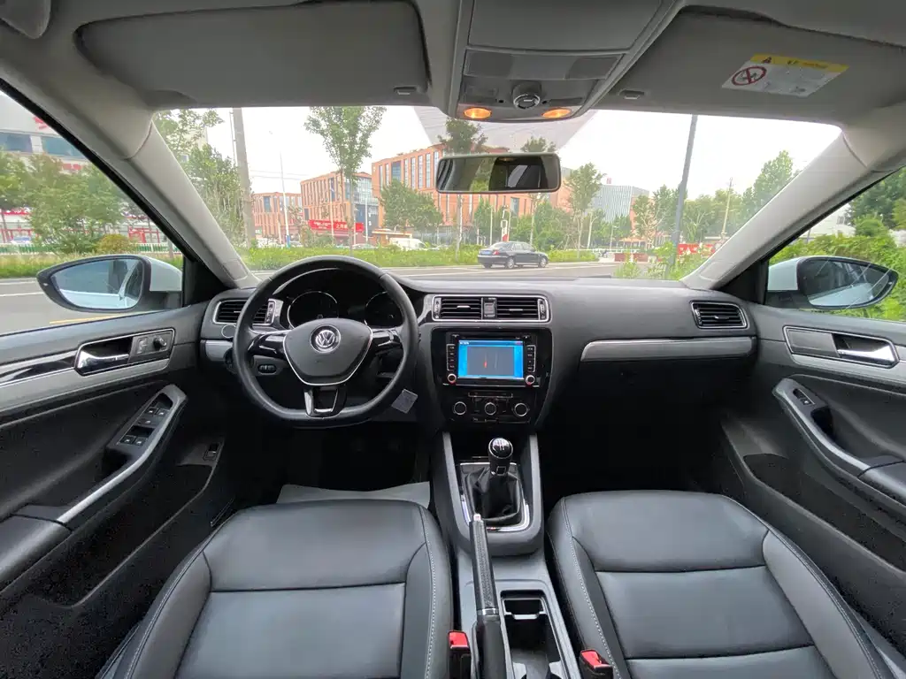 Volkswagen Sagitar 2016