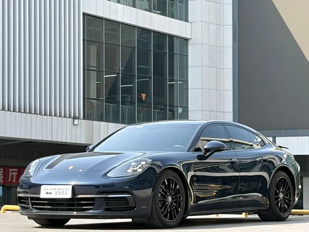 Porsche Panamera 2018 — фото 1