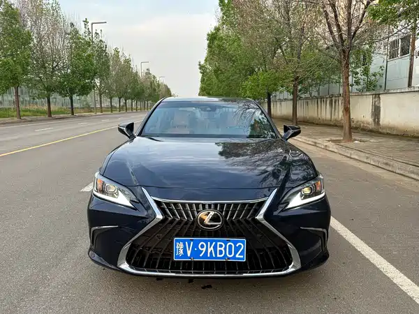 Lexus ES 2022