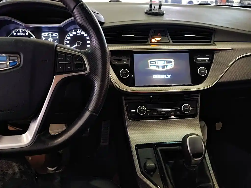 Geely Emgrand GS 2017 — фото 10